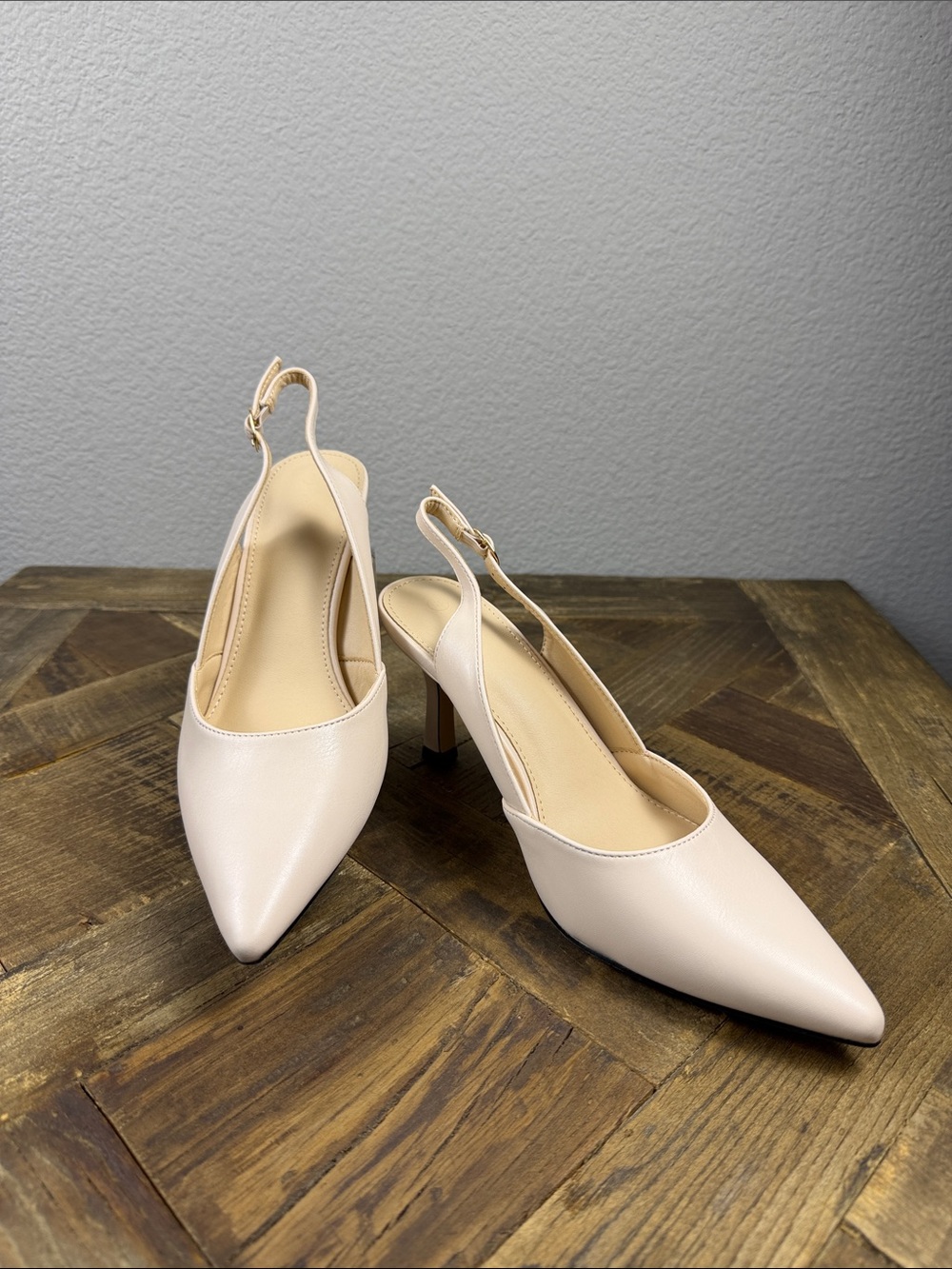 Size 8 Women's Nude Slingback Pointed-Toe Heels